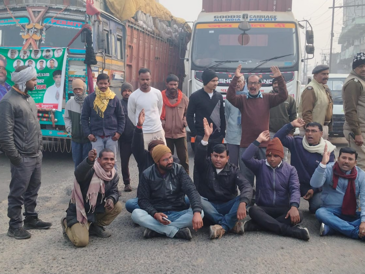 बीपीएससी मामले को लेकर सड़क पर उतरा युवा शक्ति:  पावर हाउस चौक और बलिया में किया NH फोरलेन जाम, बेगूसराय में प्रदर्शन