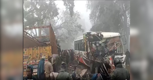 Palamu Road Accident: पलामू में बस और ट्रक की सीधी टक्कर, ट्रक ड्राइवर की मौत, 15 की हालत नाजुक