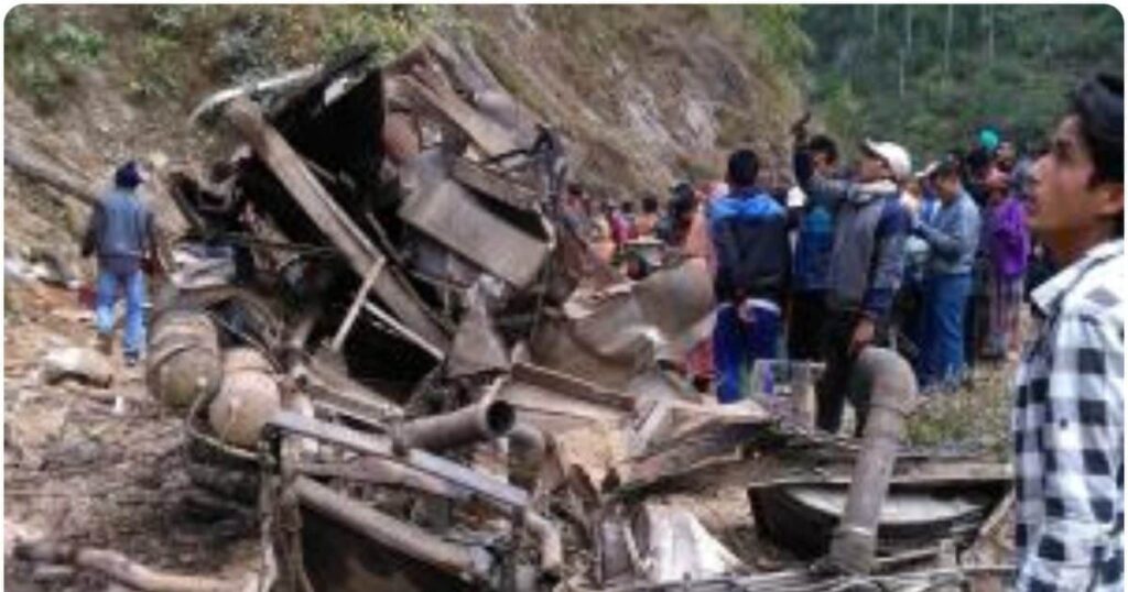 मंजिल की तरफ बढ़ रहा था सेना का व्हीकल, तभी खराब मौसम और विजिबिलिटी बन गई काल