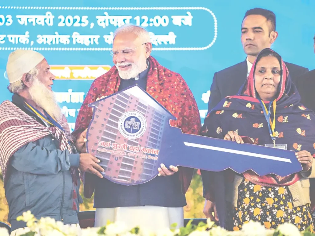 पीएम मोदी ने दिल्ली के लिए खोला दिल, सौंपे 1,675 फ्लैट; DU में 600 करोड़ से ज्यादा के तीन प्रोजेक्ट की रखीं आधारशिला-बिज़नेस स्टैंडर्ड