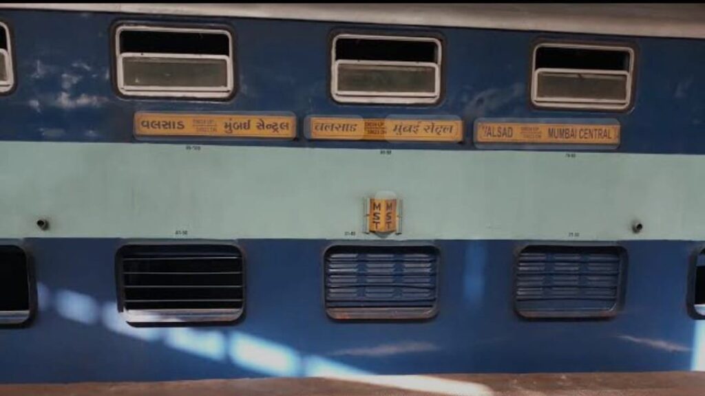 Mumbai's Iconic Non-AC Double-Decker Passenger Train Coaches To Be Phased Out & Replaced With Conventional Coaches