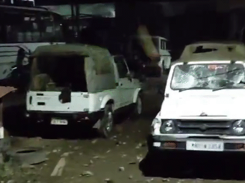 मणिपुर के कांगपोकपी में SP ऑफिस पर पत्थरबाजी और फायरिंग:  कुकी समुदाय के हमले में SP घायल; सैबोल गांव से सुरक्षाबल हटाने की मांग