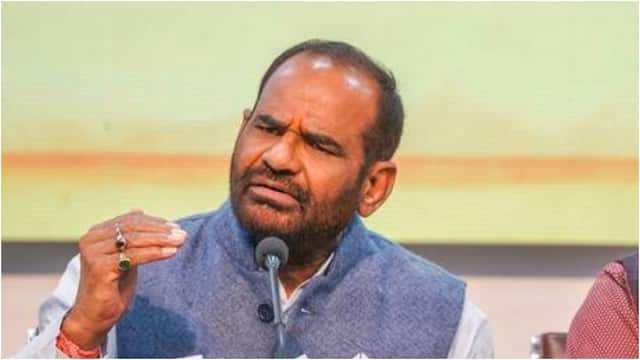 BJP उम्मीदवार रमेश बिधूड़ी का विवादित बयान, 'प्रियंका गांधी के गाल जैसी कर देंगे कालकाजी की सड़कें', भड़की कांग्रेस