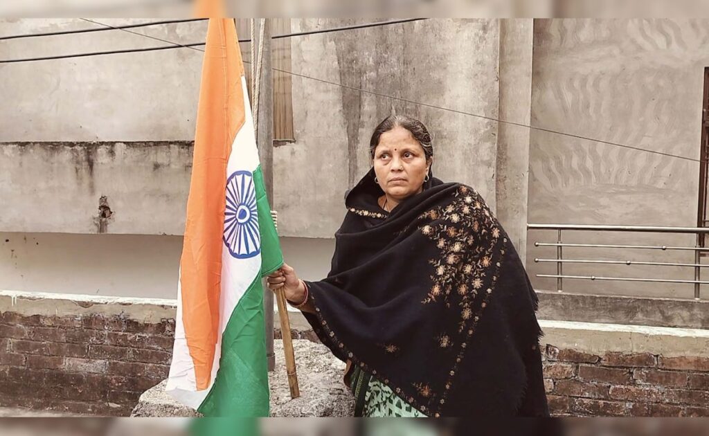 चंदन के हत्यारों को हुई उम्रकैद तो तिरंगा लेकर छत पर चढ़े मां-बाप, कहा- न्याय तो मिला, लेकिन...