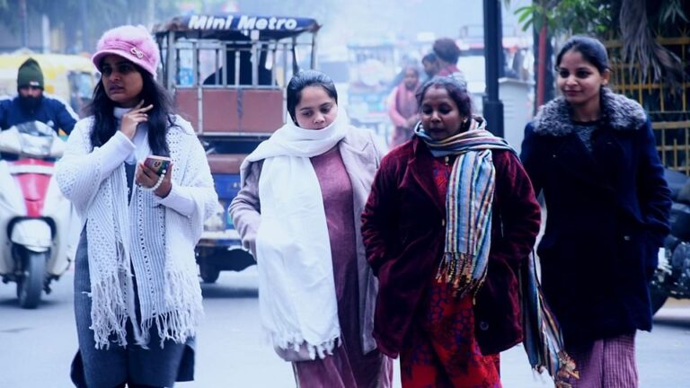 Weather: ठिठुरने के लिए रहें तैयार... होगी बारिश, अभी और गिरेगा पारा; पहाड़ से मैदान तक सर्दी का सितम जारी